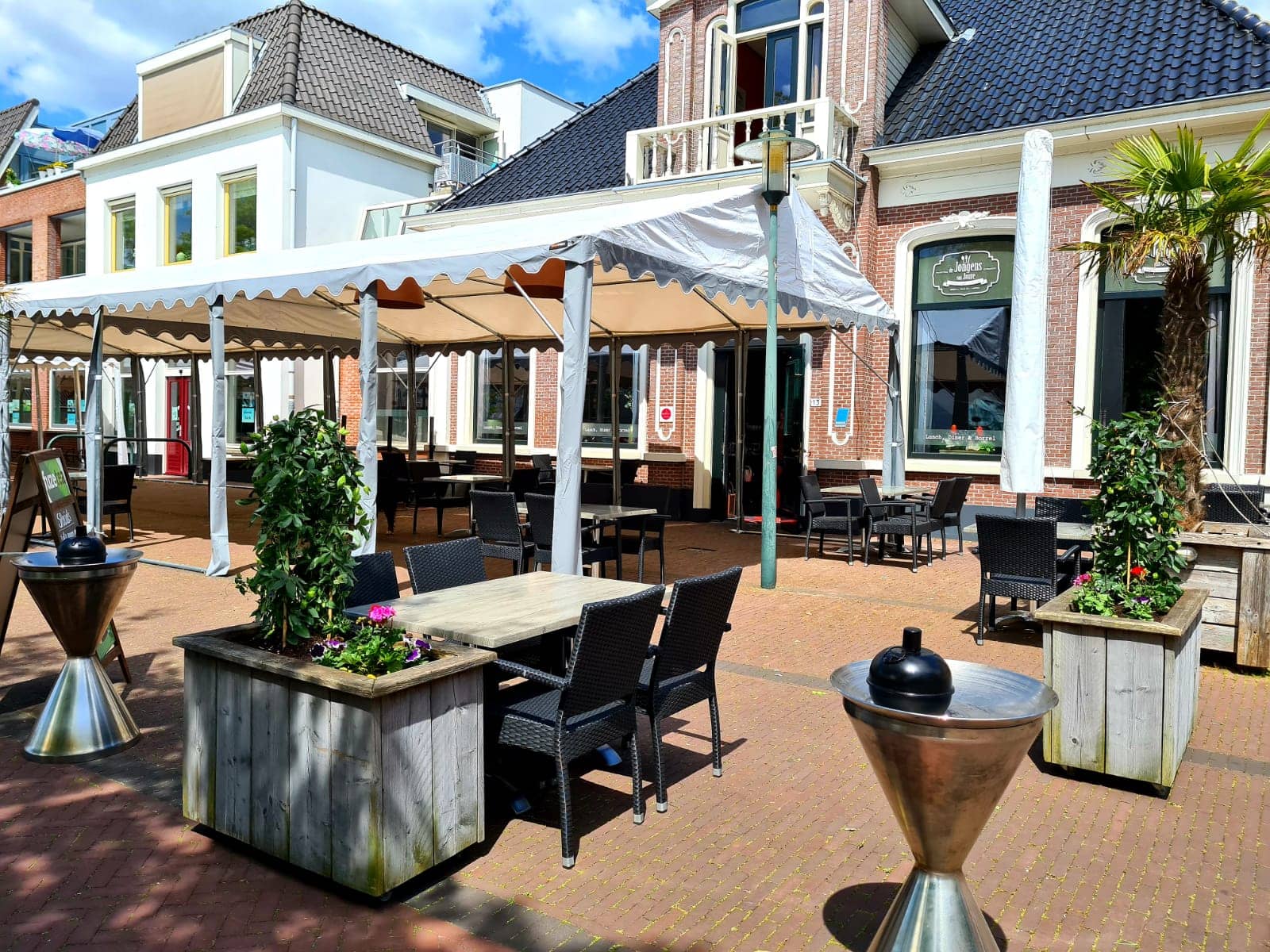 De Jongens van Joure pand buiten met tent